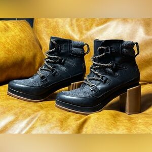 Sorel Blake Lace Up Heeled Ankle Boots Womens Size 8.5